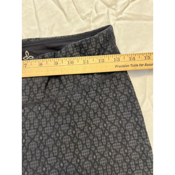 prAna Capri Leggings Womens Small Black Gray‎ Printed Yoga Activewear Geometric - Picture 3 of 6
